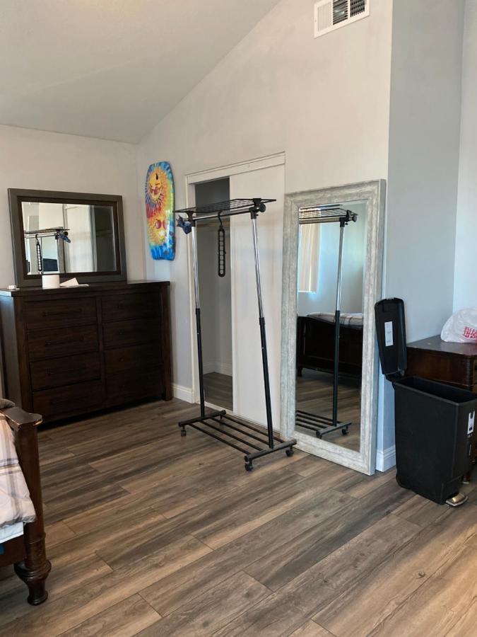 Alloggio in famiglia Private Long Term Bedrooms Near Usc & Sofi In Duplex
