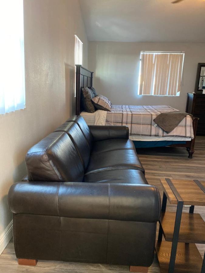 Hospedagem domiciliar Private Long Term Bedrooms Near Usc & Sofi In Duplex